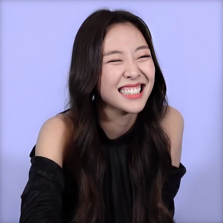 LOONA Yves