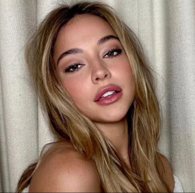 Female Celebrities/Influencers