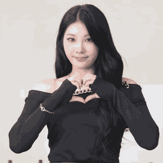 Purple Kiss Chaein