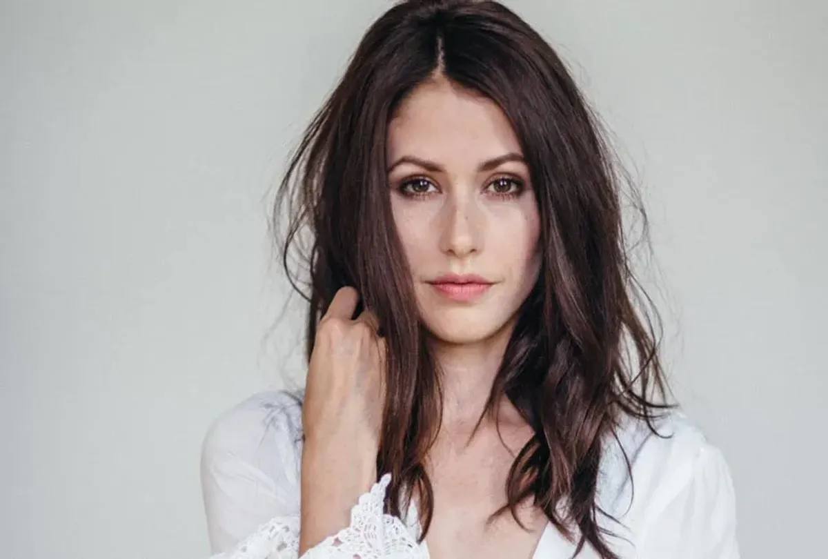 Amanda Crew
