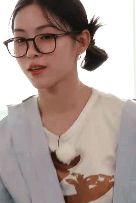 Female Kpop Idols (Glasses Edition)