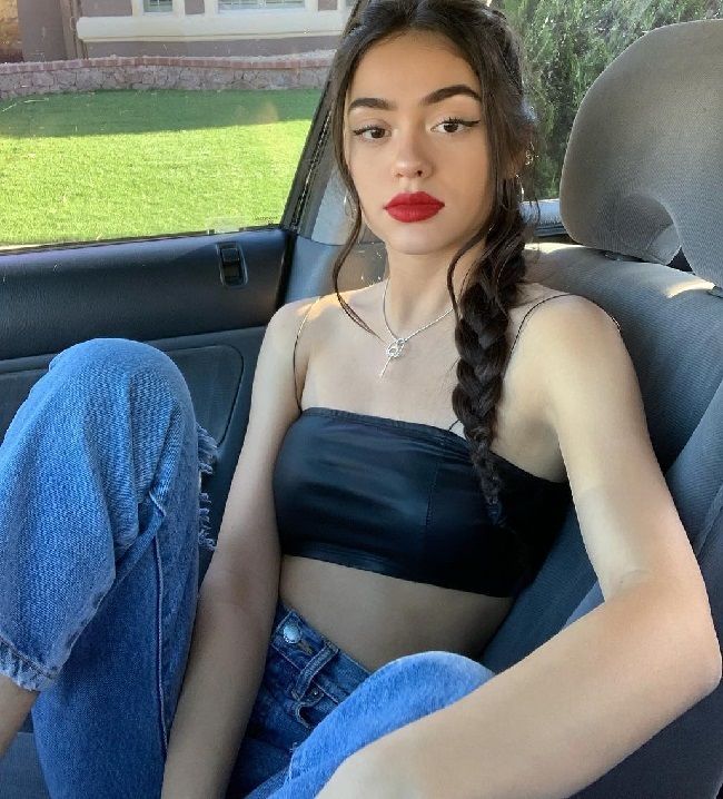Neilea Devora