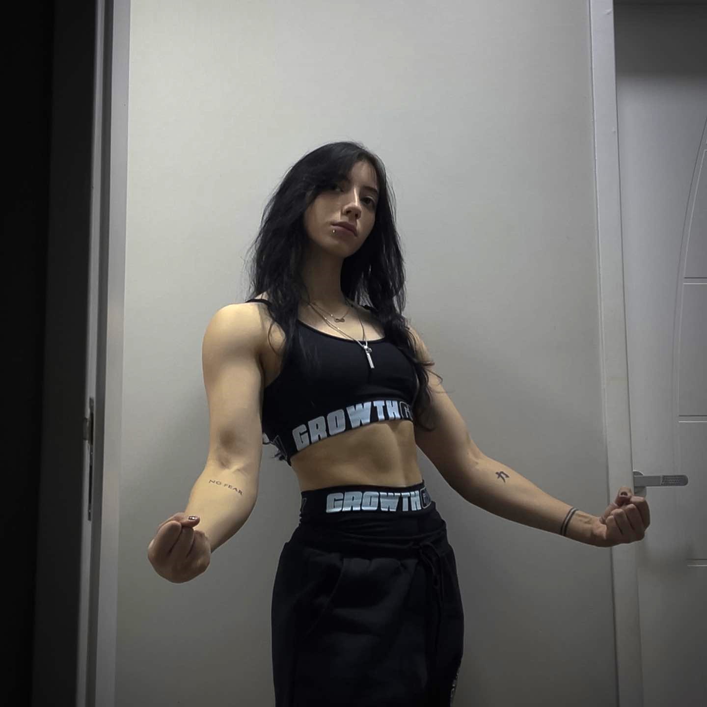 100+Muscle Mommy/Girls เพื่อสมาชม (เจ๊ก/มือสด)