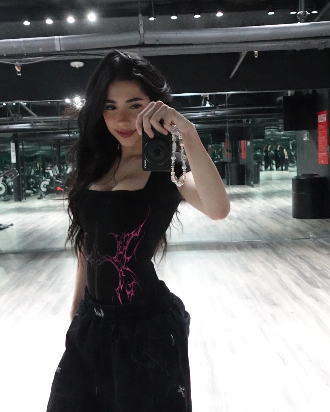 100+Muscle Mommy/Girls เพื่อสมาชม (เจ๊ก/มือสด)