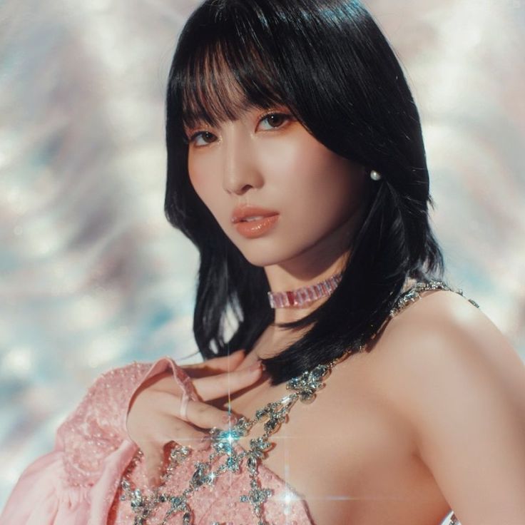 MOMO (TWICE)