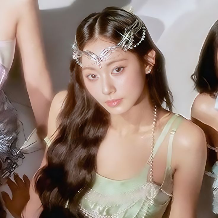 TZUYU (TWICE)