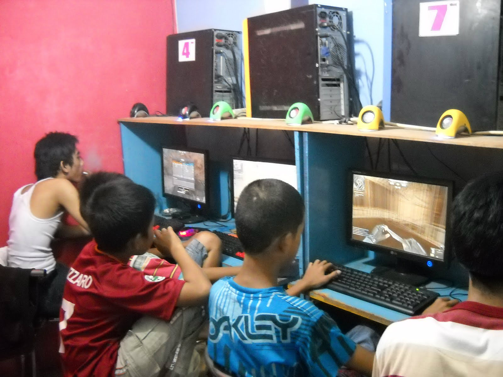 เกมวัยรุ่นเด็กร้านเกม