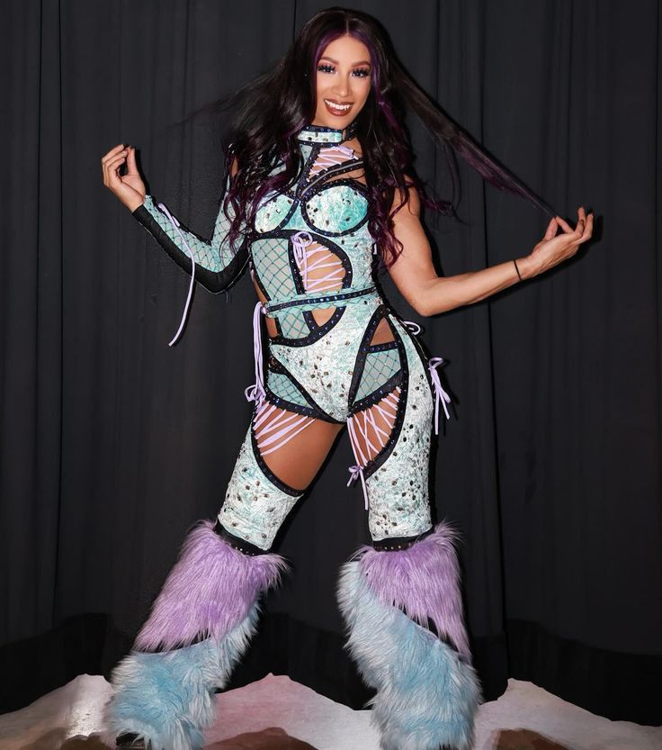 Mercedes Moné Gears