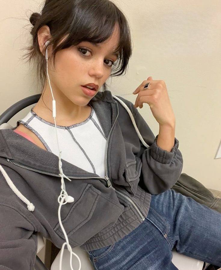 Choose who looks better 